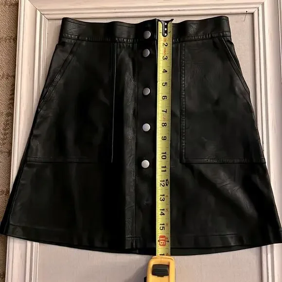 French Black snap front faux leather skirt XS - Picture 7 of 15